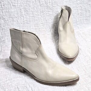 Vintage Foundry Ankle‎ Boots Size 8.5 Beige Real Leather Pointed Toe Zip Side